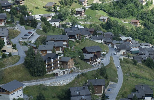 Ngôi làng Thụy Sĩ này sẽ trả cho bạn 60.000 Euro để sống ở đó - Ảnh 1.
