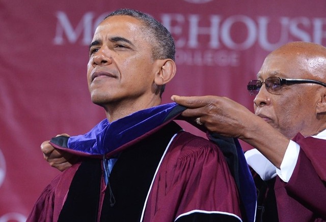 Tổng thống Obama nhận bằng danh dự tại Đại học Morehouse. Ảnh: Huffington Post.