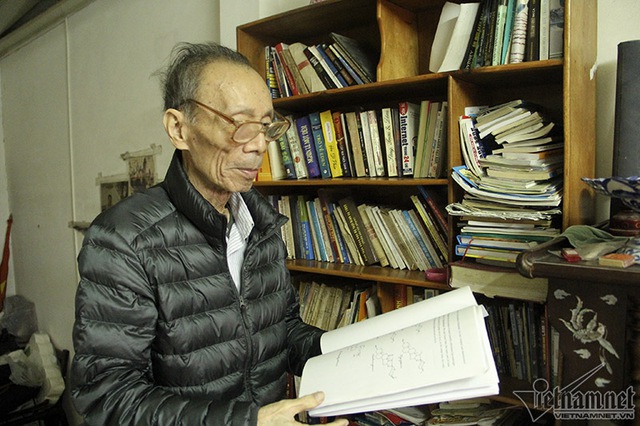 TS Phan Quốc Kinh vẫn chuyên tâm nghiên cứu sách báo về y dược