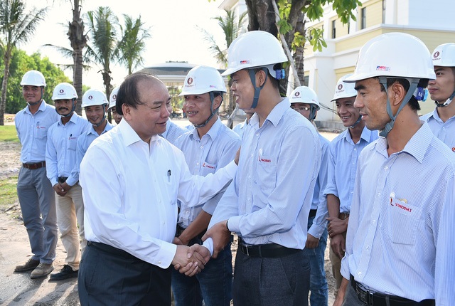 
Thủ tướng đến thăm cán bộ, công nhân Tập đoàn Vingroup. Ảnh: VGP/Quang Hiếu
