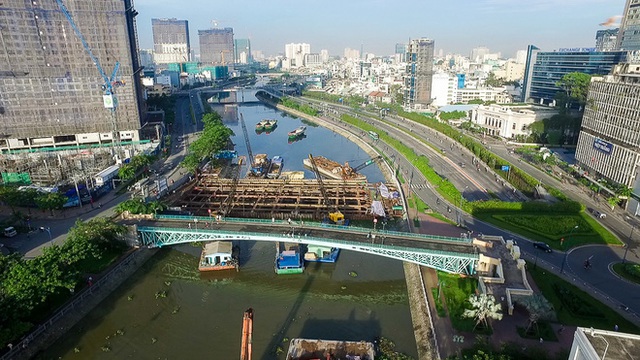 Nhìn từ trên cao công trình chống ngập 10.000 tỷ đang dần thành hình ở Sài Gòn - Ảnh 1.