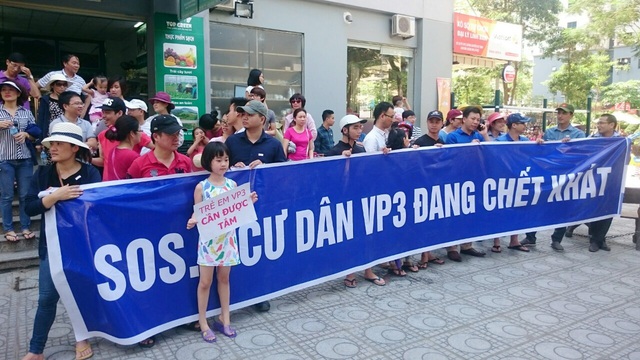 Cư dân chung cư liên tục phản đối chủ đầu tư, chính quyền Hà Nội chỉ thị chấn chỉnh - Ảnh 1.