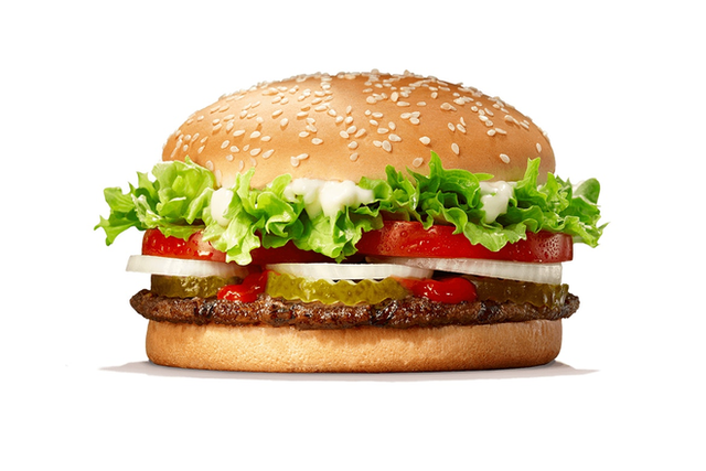 Burger King tặng miễn phí bánh burger bò Whopper cho những nhân viên bị đuổi việc - Ảnh 2.