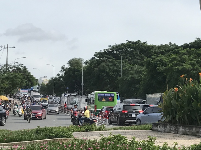 Đâu là những khu vực giao thông tắc nghẽn vì cao ốc nhiều nhất Sài Gòn? - Ảnh 1.
