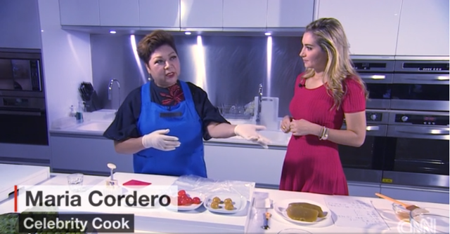 Ca sĩ Maria Cordero giới thiệu về bánh trung thu trên CNN