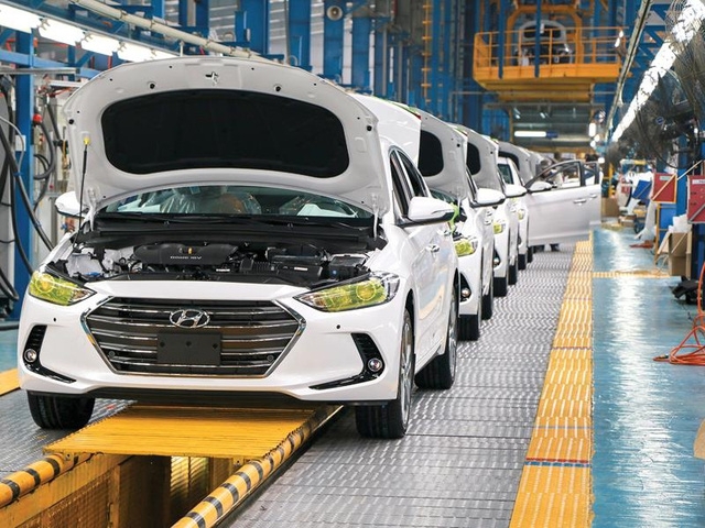 Ô tô nội địa rẻ hơn 20%: 2018 bùng nổ xe hơi Việt giảm giá - Ảnh 2.