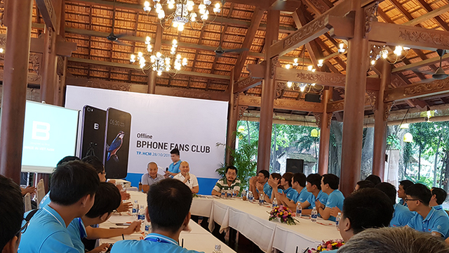 Ông Nguyễn Tử Quảng cho rằng Samsung chưa bao giờ được coi là công ty phần mềm nên khó có sản phẩm đỉnh cao - Ảnh 1.