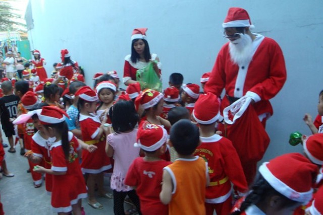 Những dịch vụ Giáng sinh siêu hút khách ở Việt Nam - Ảnh 2.