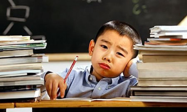Trẻ em Trung Quốc mất 3 tiếng/ngày để làm bài tập về nhà, gấp 3 lần mức trung bình thế giới - Ảnh 1.