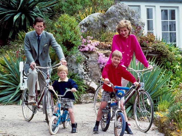 Nhìn lại cuộc đời cố công nương Diana: Những năm tháng không thể quên của một đóa hồng nước Anh - Ảnh 11.