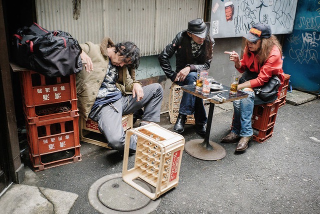Những gã say xỉn từ ga tàu cho đến đường phố: Nét văn hóa tiệc tùng của giới công sở Nhật Bản - Ảnh 12.