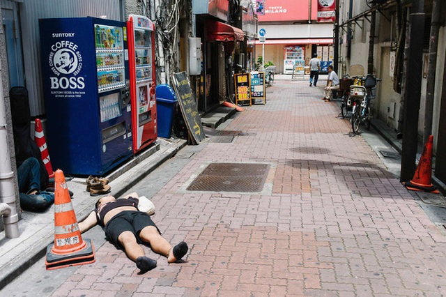 Những gã say xỉn từ ga tàu cho đến đường phố: Nét văn hóa tiệc tùng của giới công sở Nhật Bản - Ảnh 13.