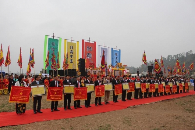 Cũng tại lễ hội Tịch điền Đọi Sơn 2017, UBND tỉnh Hà Nam đã trao Bằng công nhận nông thôn mới cho 26 xã đạt chuẩn nông thôn mới năm 2016.