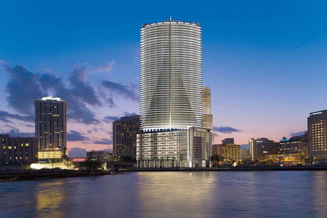 
Tài sản của Ortega tại nước ngoài cũng rất đáng để ý. Ông sở hữu tổ hợp khách sạn, căn hộ cao cấp tại Miami. Người ta đánh giá đây là một trong những tổ hợp khách sạn, nhà ở sang trọng nhất toàn nước Mỹ.
