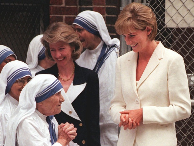 Nhìn lại cuộc đời cố công nương Diana: Những năm tháng không thể quên của một đóa hồng nước Anh - Ảnh 18.