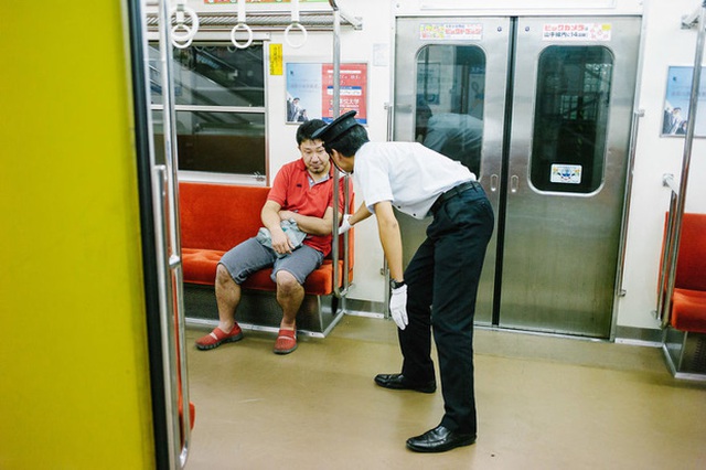 Những gã say xỉn từ ga tàu cho đến đường phố: Nét văn hóa tiệc tùng của giới công sở Nhật Bản - Ảnh 18.