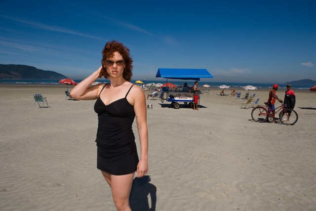 
Cathy tại một bãi biển ở Brazil
