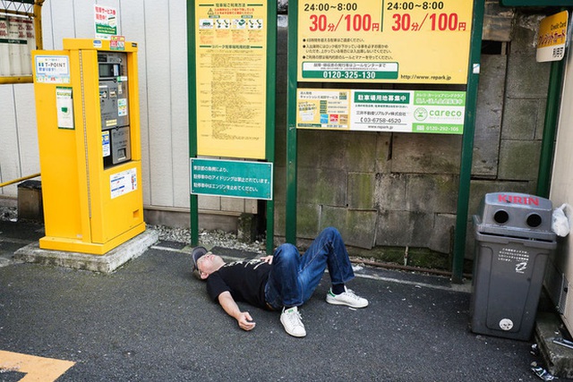 Những gã say xỉn từ ga tàu cho đến đường phố: Nét văn hóa tiệc tùng của giới công sở Nhật Bản - Ảnh 19.
