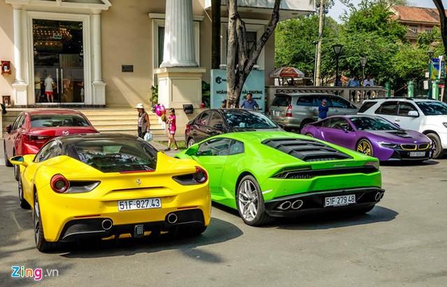 Trong năm 2016, giới nhà giàu Việt Nam đã chi ra hơn 15.000 tỷ đồng để mua xe sang, siêu sang và siêu xe các loại. Ảnh: TNTBros.