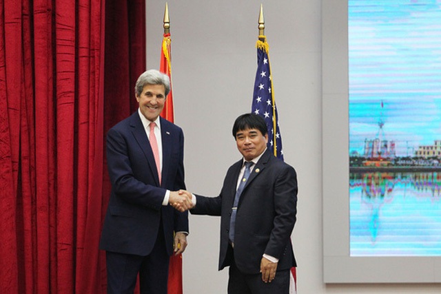Ngoại trưởng Mỹ John Kerry trò chuyện cùng sinh viên TPHCM - Ảnh 3.