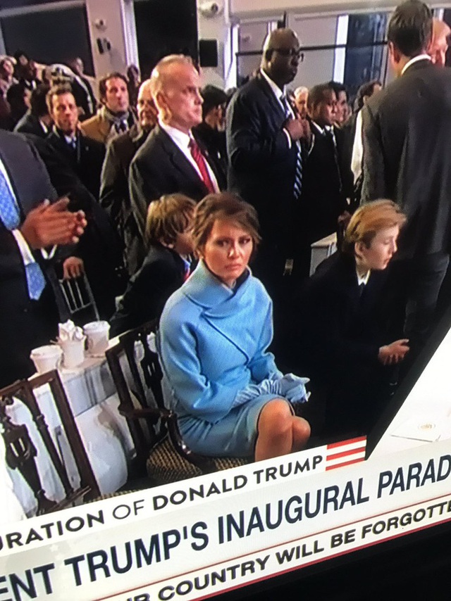 Nhiều người lo lắng khi nhìn thấy những hình ảnh này của Đệ nhất phu nhân Mỹ Melania Trump - Ảnh 3.