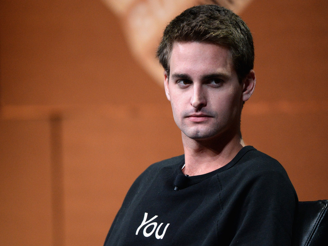 Evan Spiegel cùng Snapchat không khỏi lo lắng khi liên tục bị đánh cắp ý tưởng trước khi sắp tiến hành IPO với mức giá 25 tỷ USD.