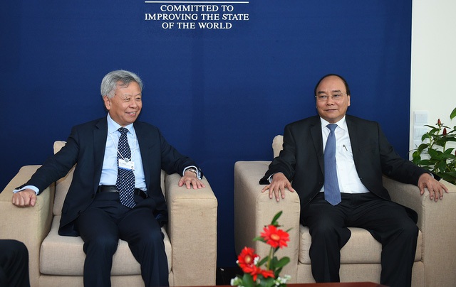 
Thủ tướng Nguyễn Xuân Phúc tiếp Chủ tịch Ngân hàng Đầu tư cơ sở hạ tầng châu Á (AIIB) Kim Lập Quần. Ảnh: VGP/Quang Hiếu
