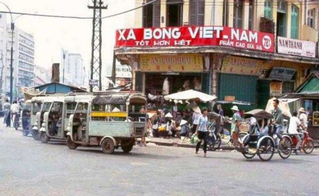 Mẫu quảng cáo xà bông Việt Nam trên đường Hàm Nghi. (Ảnh tư liệu)