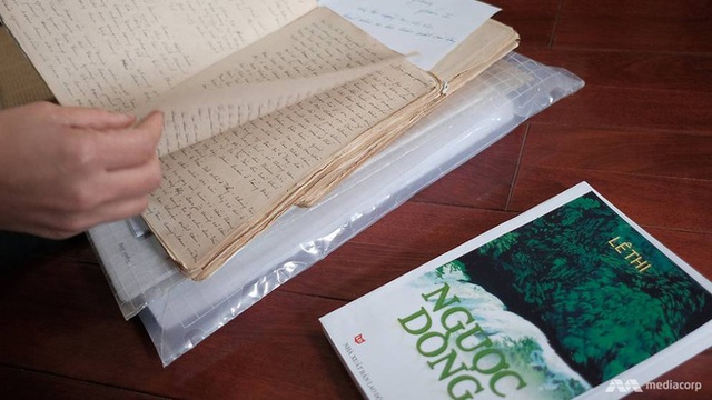 Cuốn hồi ký Ngược dòng của cụ Lê Thi - cuốn sách đánh dấu bước ngoặt chuyển từ giấy bút thông thường sang máy tính của cụ.