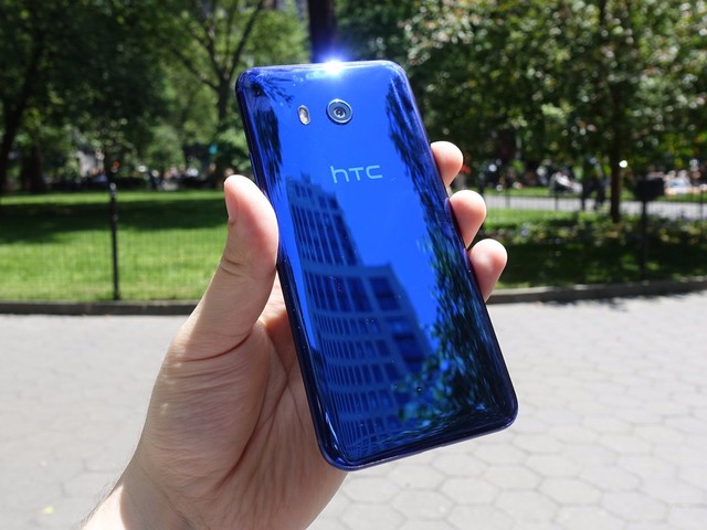 
HTC U11
