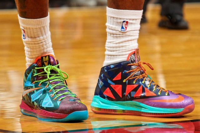 Phiên bản giày bóng rổ đặc biệt LeBron X MVP, chỉ có 500 đôi trên toàn thế giới