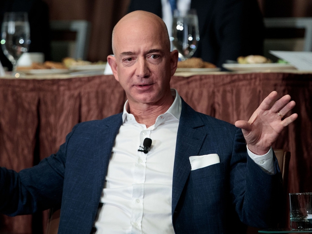 
Jeff Bezos, CEO của Amazon.
