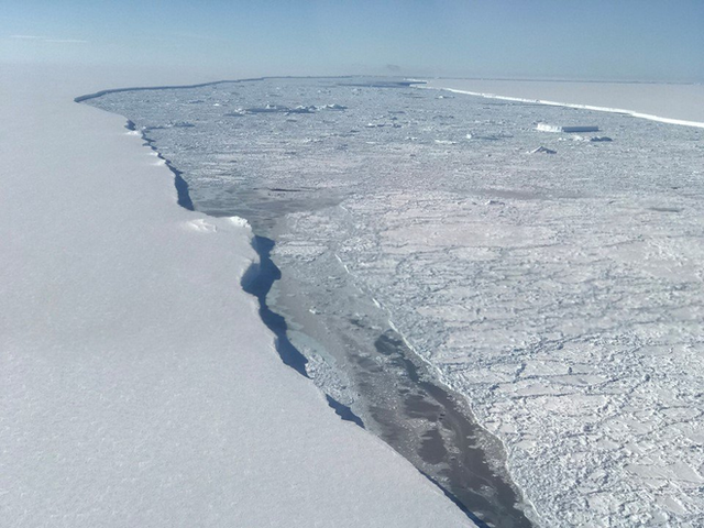 NASA đã chụp được núi băng trôi khổng lồ bị tách khỏi Nam Cực, đây là hình ảnh rõ nét về nó - Ảnh 3.
