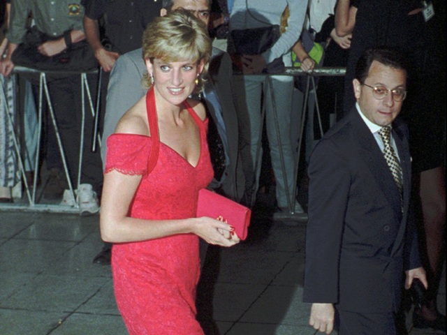 Nhìn lại cuộc đời cố công nương Diana: Những năm tháng không thể quên của một đóa hồng nước Anh - Ảnh 22.