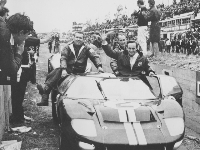 Đến năm 1969, Enzo nhận ra rằng công ty mình đang cần thêm nguồn lực, không chỉ để thành công, mà còn để tồn tại. Năm đó, Ferrari đã bán 50% doanh nghiệp cho công ty từng từ chối không cho ông một công việc – Fiat!