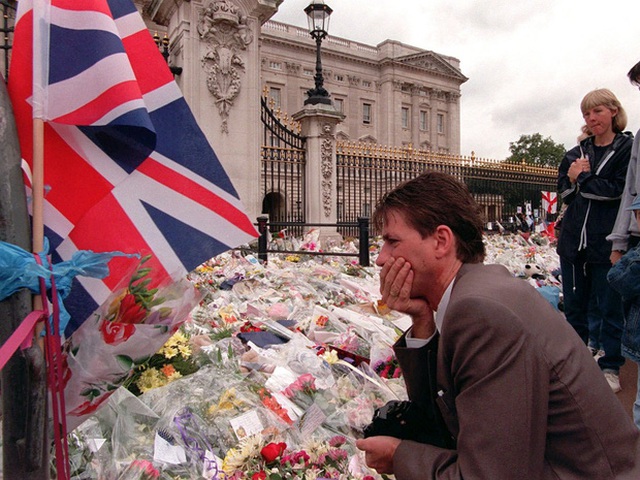 Nhìn lại cuộc đời cố công nương Diana: Những năm tháng không thể quên của một đóa hồng nước Anh - Ảnh 27.