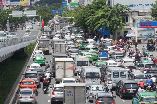 Đâu là những khu vực giao thông tắc nghẽn vì cao ốc nhiều nhất Sài Gòn? - Ảnh 4.
