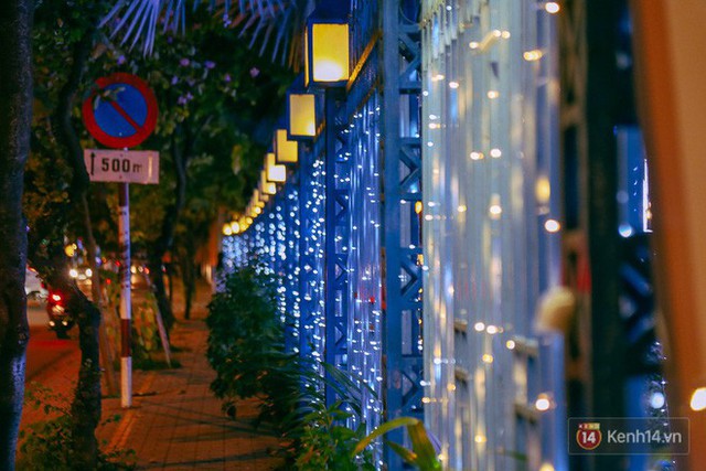 Chùm ảnh: Những chủ biệt thự ở phố nhà giàu Sài Gòn đầu tư cả chục triệu đồng trang trí Noel - Ảnh 4.
