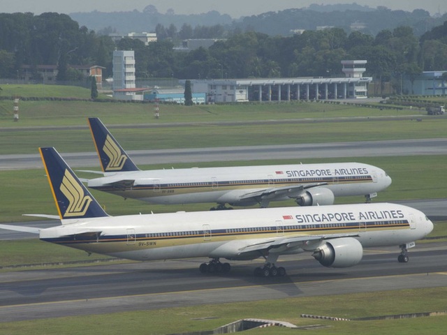 Boeing 777 với logo của hãng hàng không Singapore.