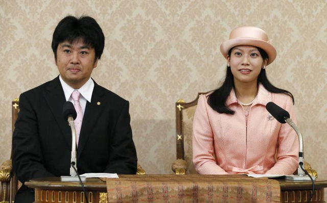 Công chúa Noriko cũng từng chấp nhận từ bỏ địa vị Hoàng gia để kết hôn với người chồng hơn cô 15 tuổi.