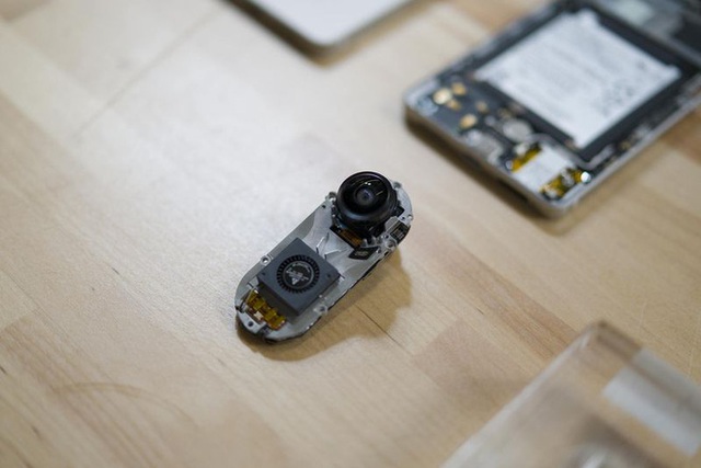 Một nguyên mẫu của phụ kiện camera của điện thoại Essential Phone. Photographer: Mark Gurman/Bloomberg