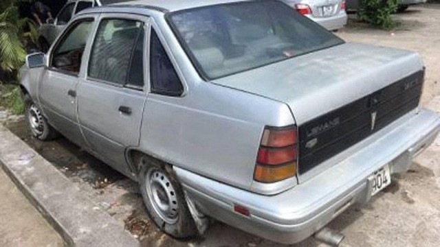 Có giá nhỉnh hơn một chút là chiếc ô tô Daewoo Cielo đời 1994, với giá rao bán 12 triệu đồng. Xe được giới thiệu là mọi tính năng hoạt động bình thường, không hỏng vặt, giấy tờ đầy đủ.