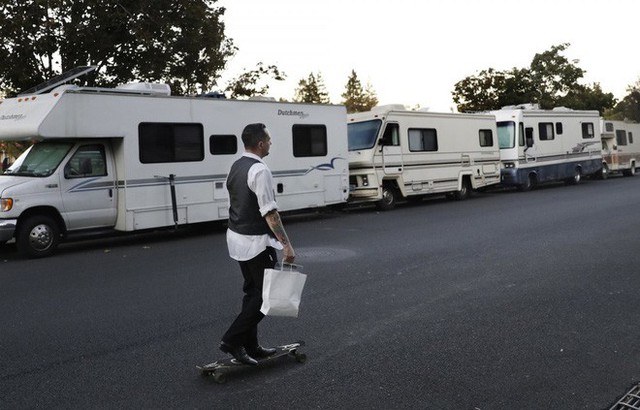 Góc khuất ở Thung lũng Silicon, nơi những người có việc làm ổn định vẫn phải sống như vô gia cư - Ảnh 5.