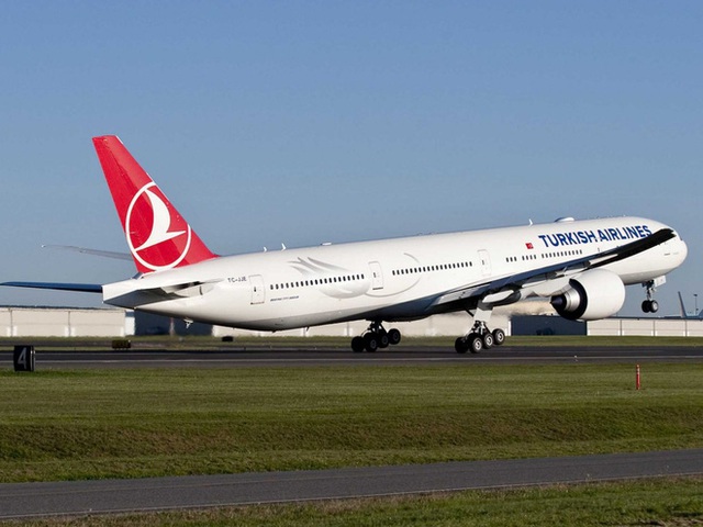Boeing 777 với logo của hãng hàng không Turkish Airlines.