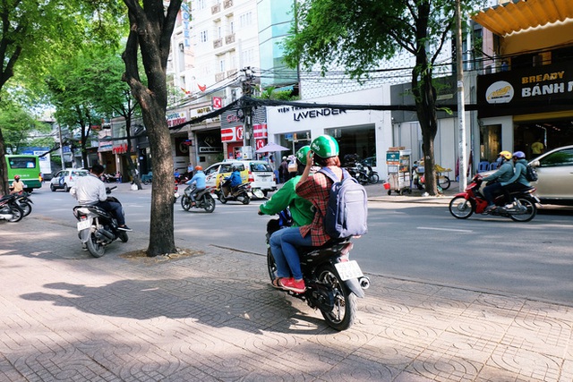 
Chỉ cần vài thao tác đơn giản trên điện thoại là ngay lập tức sẽ có tài xế đến rước bạn.
