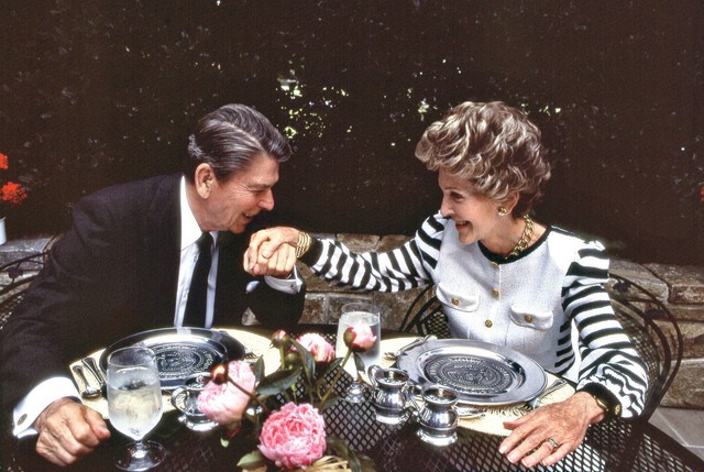 Tổng thống Ronald Reegan và phu nhân Nancy tại Nhà Trắng, 1986.