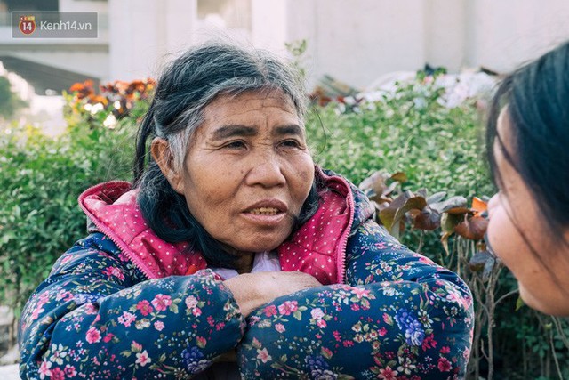 Chuyện tình đi bộ ngược chiều của vợ chồng già ve chai 30 năm sống dưới chân đường sắt trên cao ở Hà Nội - Ảnh 6. Chuyện tình đi bộ ngược chiều của vợ chồng già ve chai 30 năm sống dưới chân đường sắt trên cao ở Hà Nội - Ảnh 6.