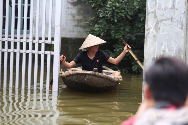 Cách để ra khỏi nhà là đi thuyền.