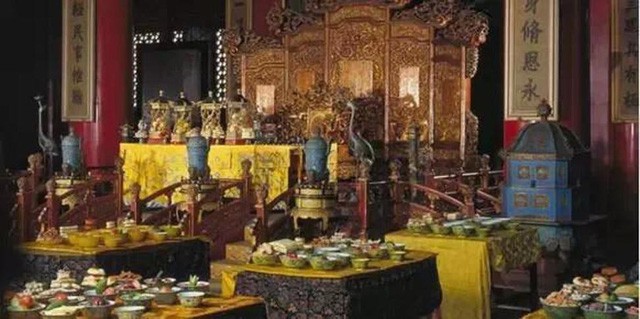 Một bữa ăn của Từ Hi Thái Hậu – Phục dựng tại Bảo tàng Cố cung.