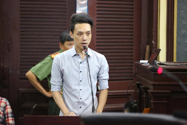 
Nhân chứng Lữ Minh Nghĩa khai trước tòa về nguồn gốc bức thư viết trên nylon
